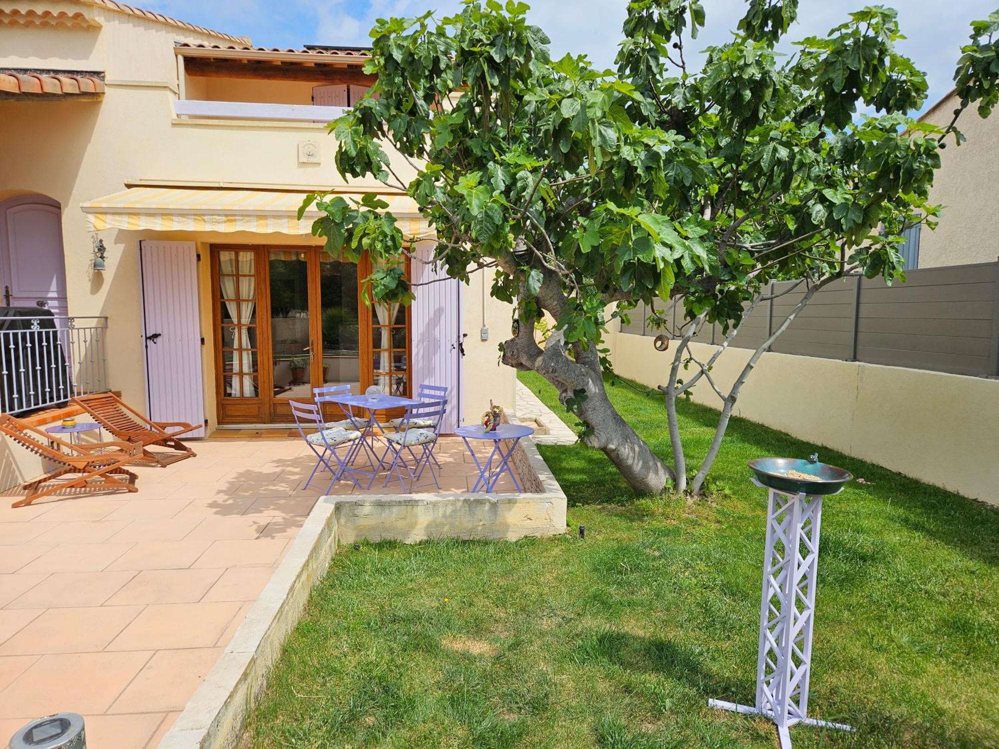 Au Pied Du Massif Des Costes Villa Pelissanne Exterior photo