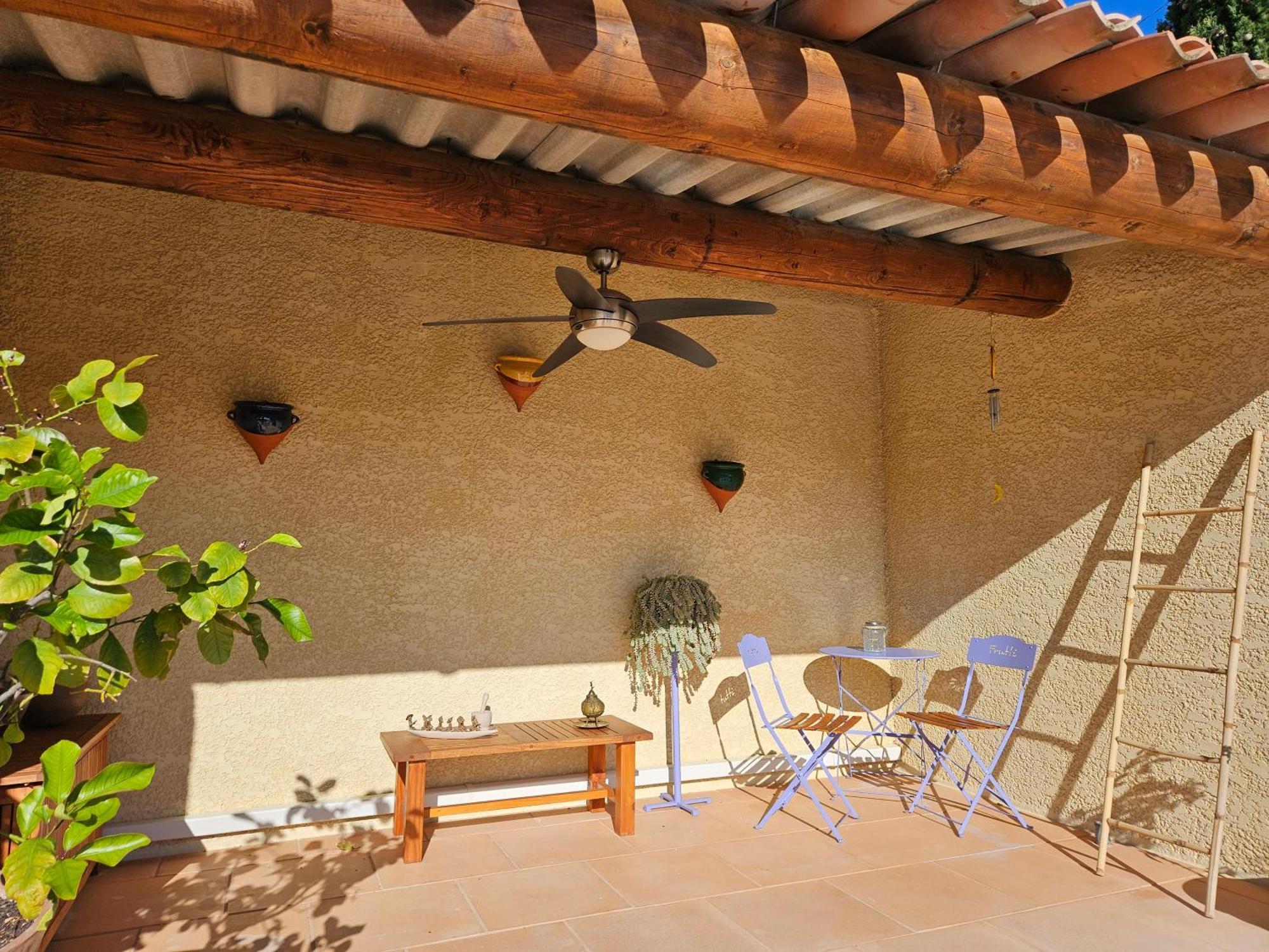 Au Pied Du Massif Des Costes Villa Pelissanne Exterior photo